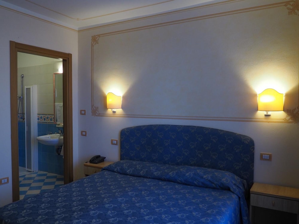 Hotel Locanda Ruscello Garnì — Hotel rooms in Limone sul Garda, Lombardy