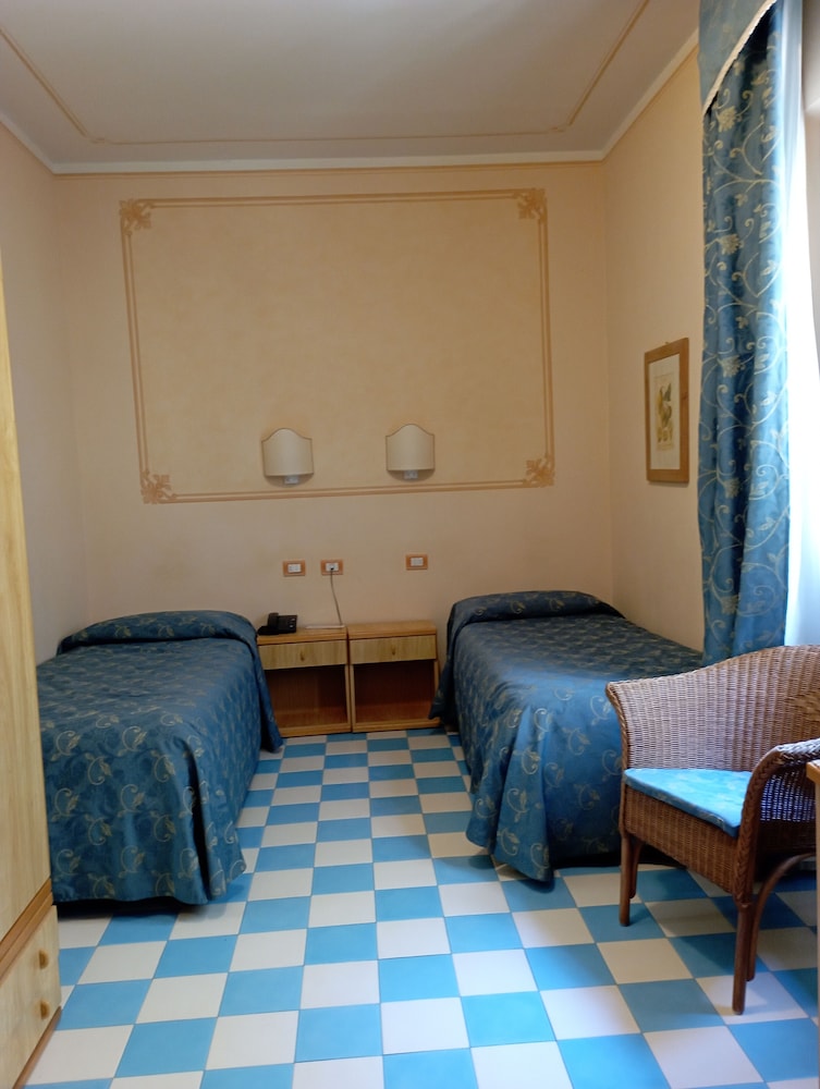 Hotel Locanda Ruscello Garnì — Hotel rooms in Limone sul Garda, Lombardy