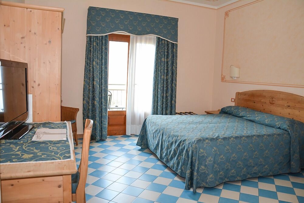 Hotel Locanda Ruscello Garnì — Hotel rooms in Limone sul Garda, Lombardy