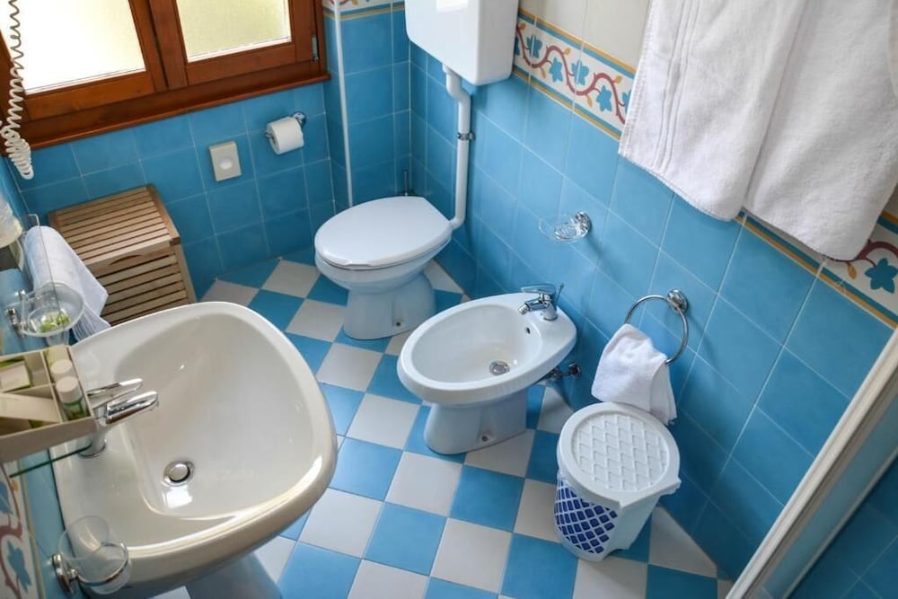 Hotel Locanda Ruscello Garnì — Hotel rooms in Limone sul Garda, Lombardy