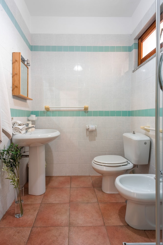 Residence Le Pavoncelle — Hotel rooms in Capo Testa, Sardinia