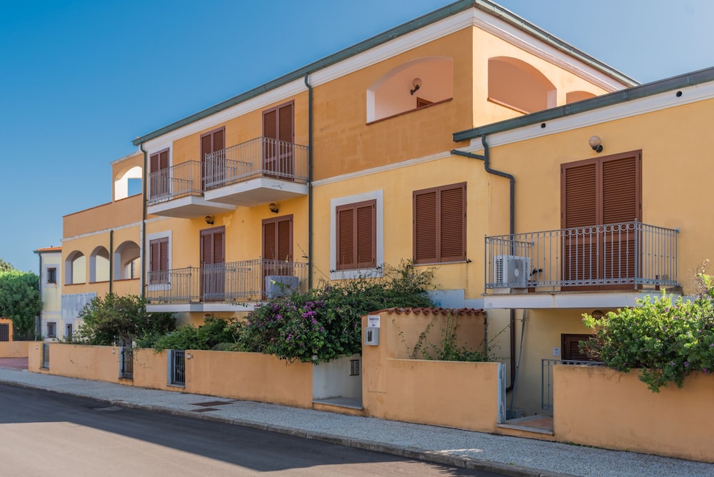 Residence Le Pavoncelle — Hotel building in Capo Testa, Sardinia