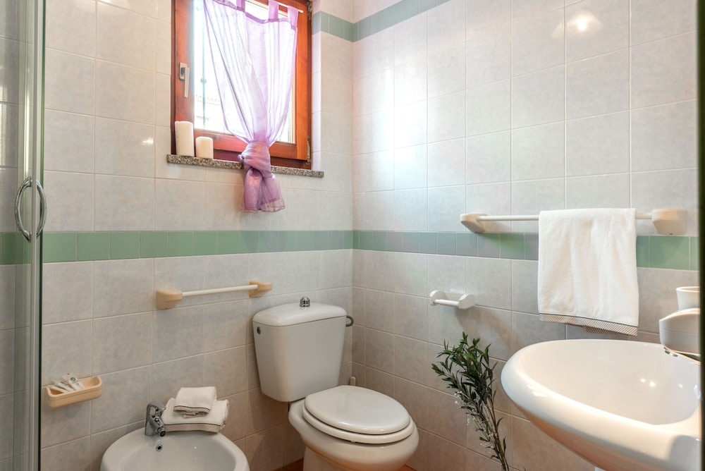 Residence Le Pavoncelle — Hotel rooms in Capo Testa, Sardinia