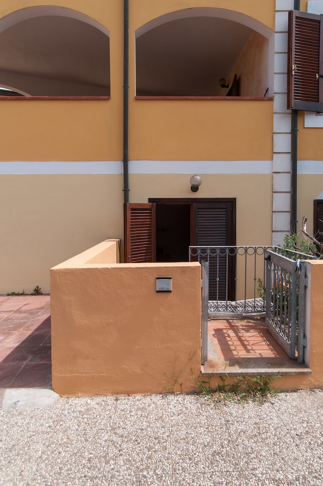 Residence Le Pavoncelle — Hotel building in Capo Testa, Sardinia
