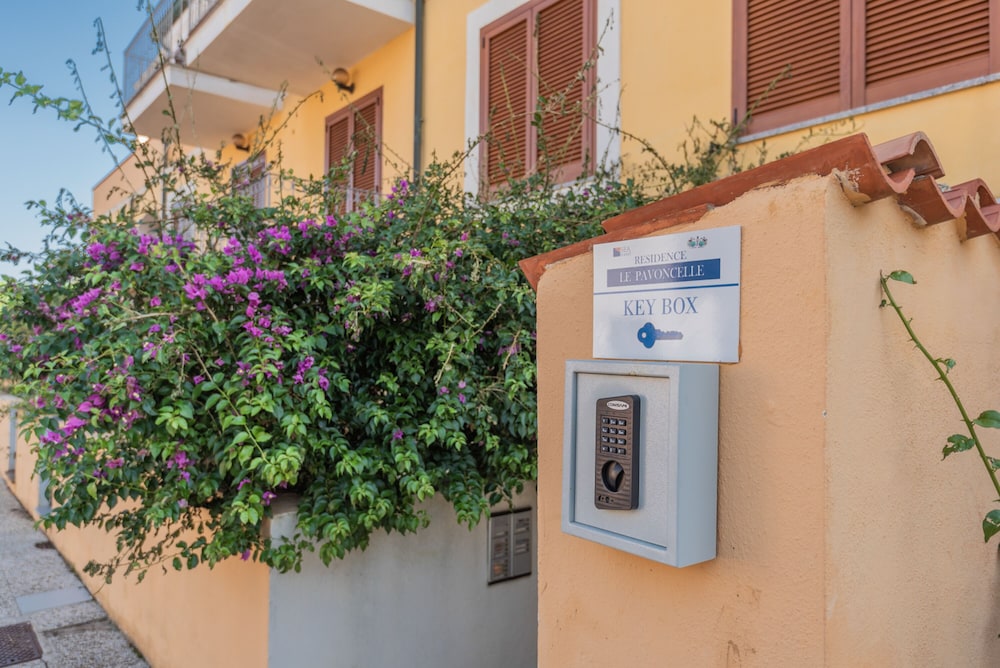 Residence Le Pavoncelle — Hotel building in Capo Testa, Sardinia