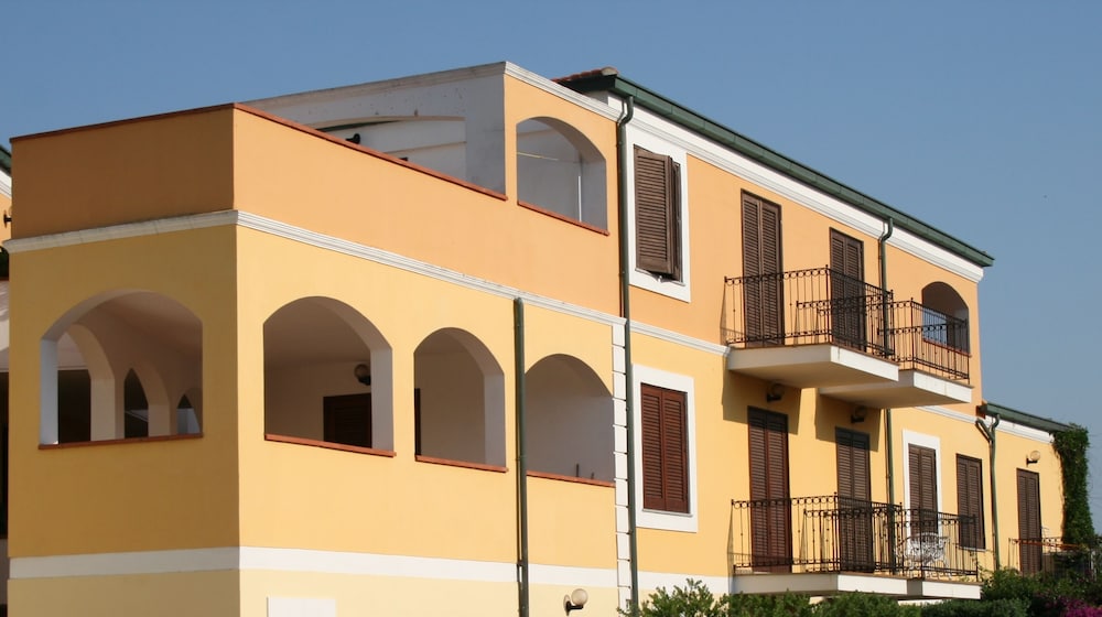 Residence Le Pavoncelle — Hotel building in Capo Testa, Sardinia