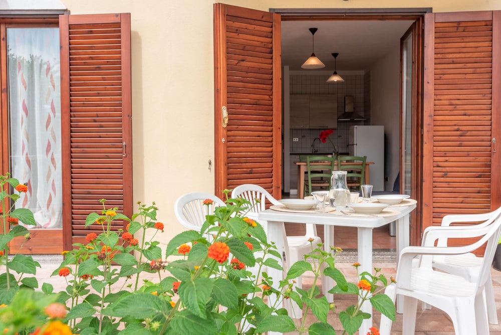 Residence Le Pavoncelle — Hotel rooms in Capo Testa, Sardinia