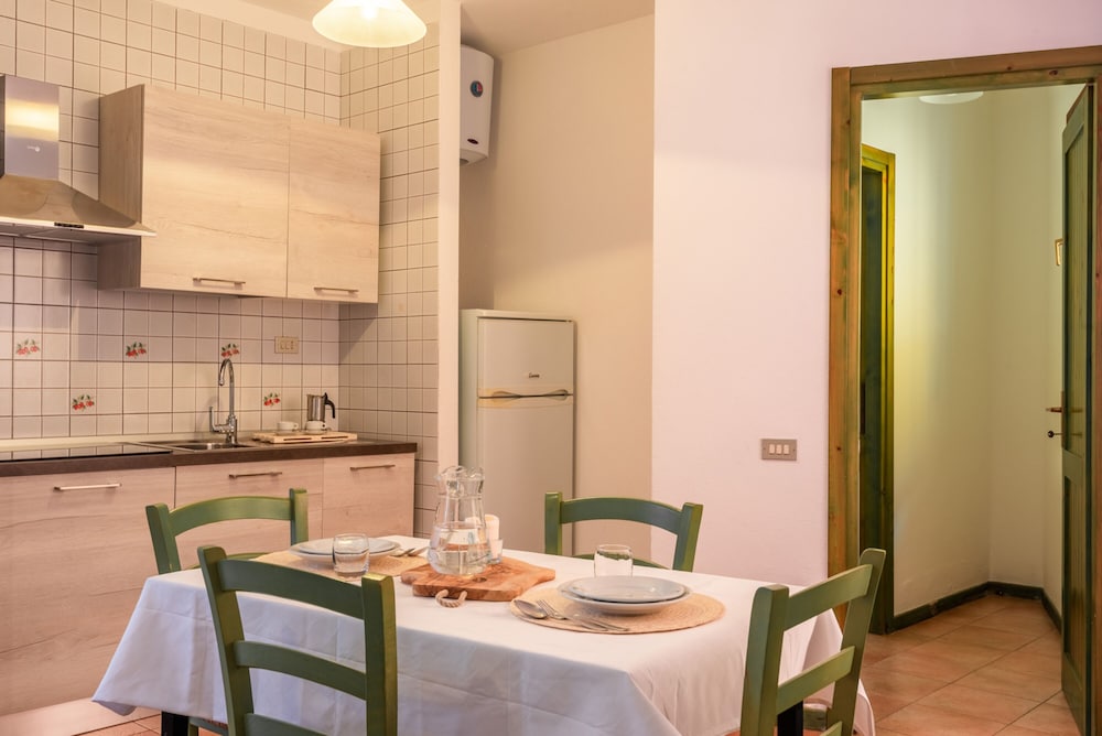 Residence Le Pavoncelle — Hotel rooms in Capo Testa, Sardinia