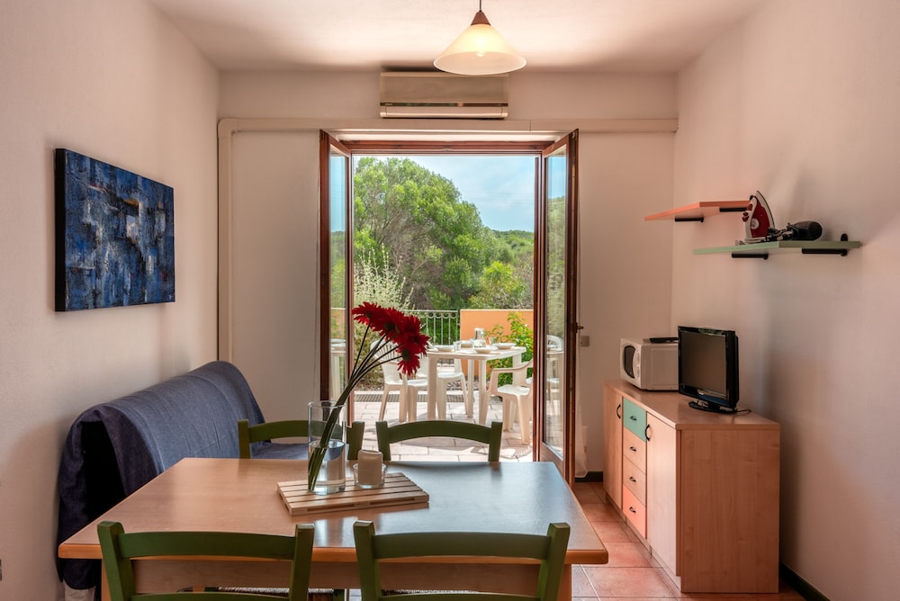 Residence Le Pavoncelle — Hotel rooms in Capo Testa, Sardinia