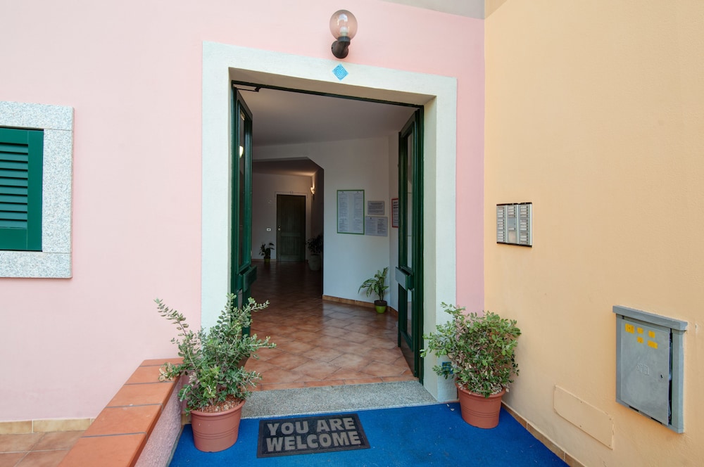 Residence Le Pavoncelle — Hotel building in Capo Testa, Sardinia