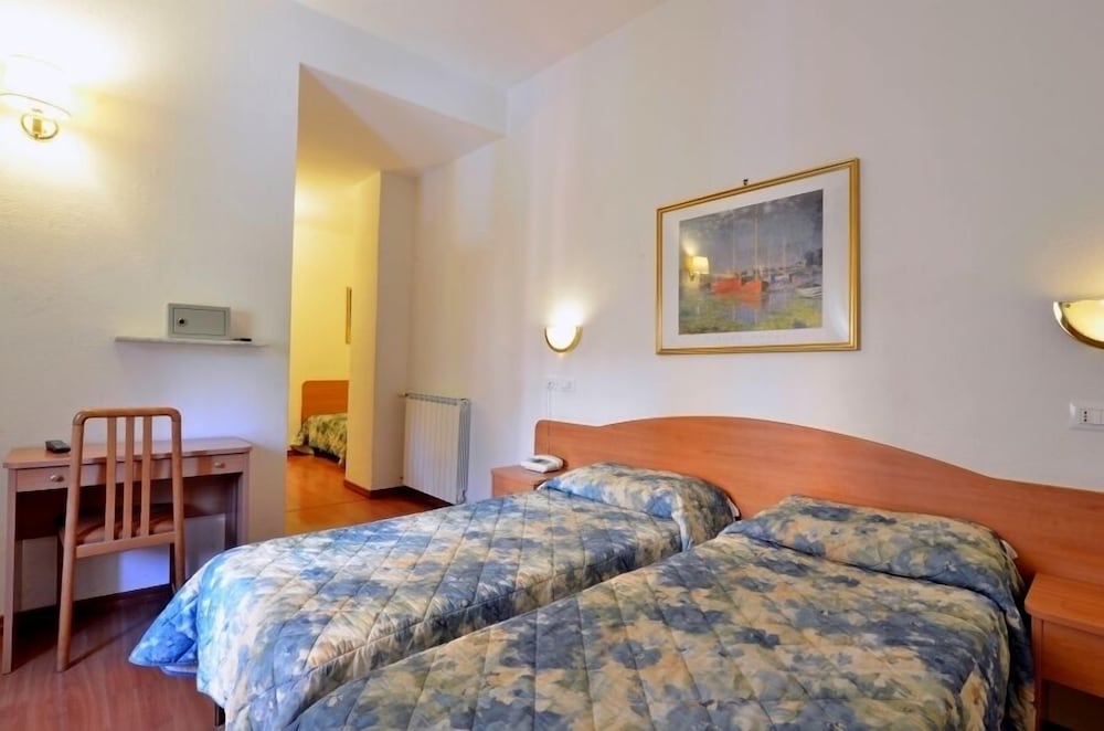 Tirreno Hotel — Hotel rooms in Rome, Lazio