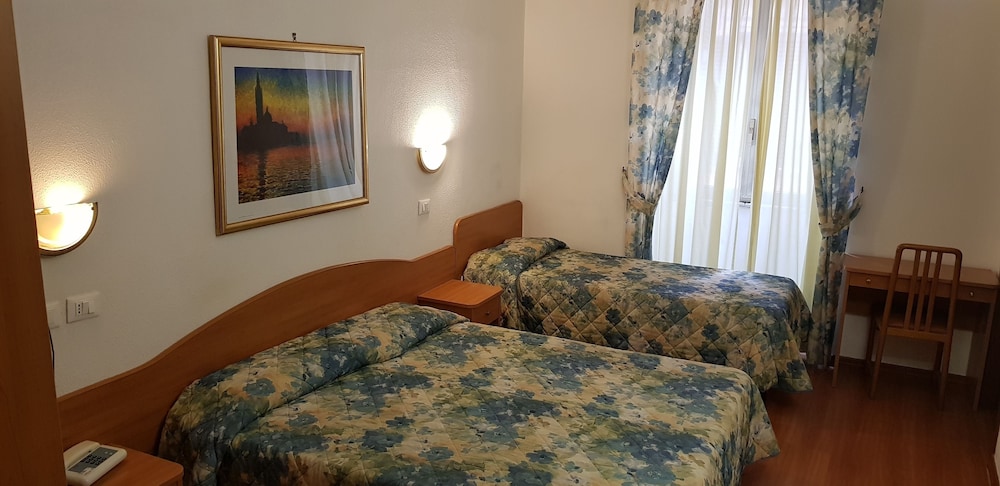 Tirreno Hotel — Hotel rooms in Rome, Lazio