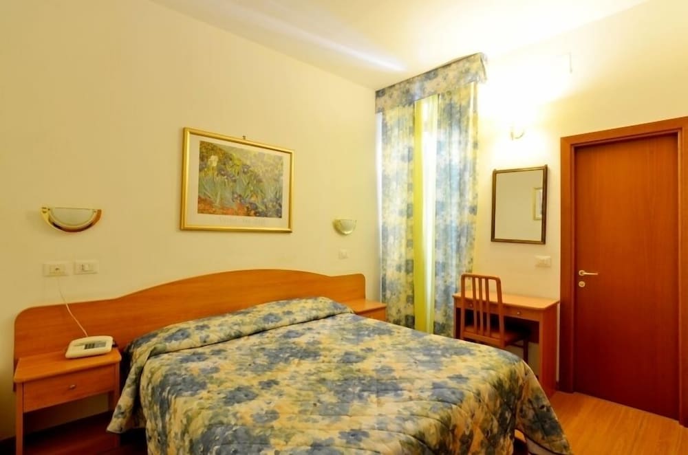 Tirreno Hotel — Hotel rooms in Rome, Lazio