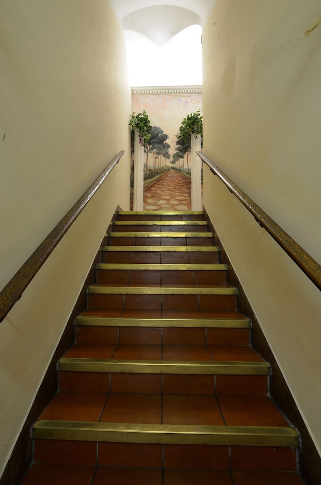 Tirreno Hotel — Hotel building in Rome, Lazio