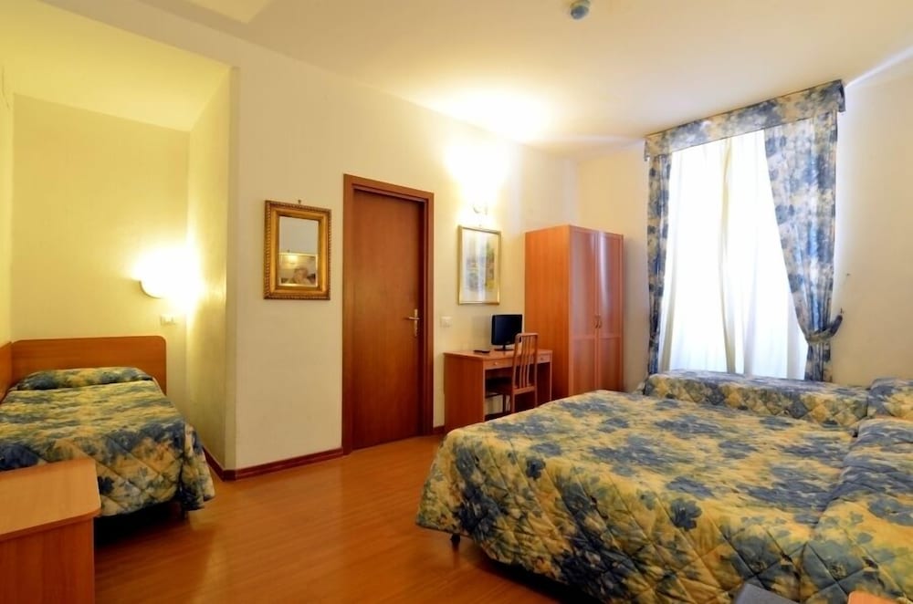 Tirreno Hotel — Hotel rooms in Rome, Lazio
