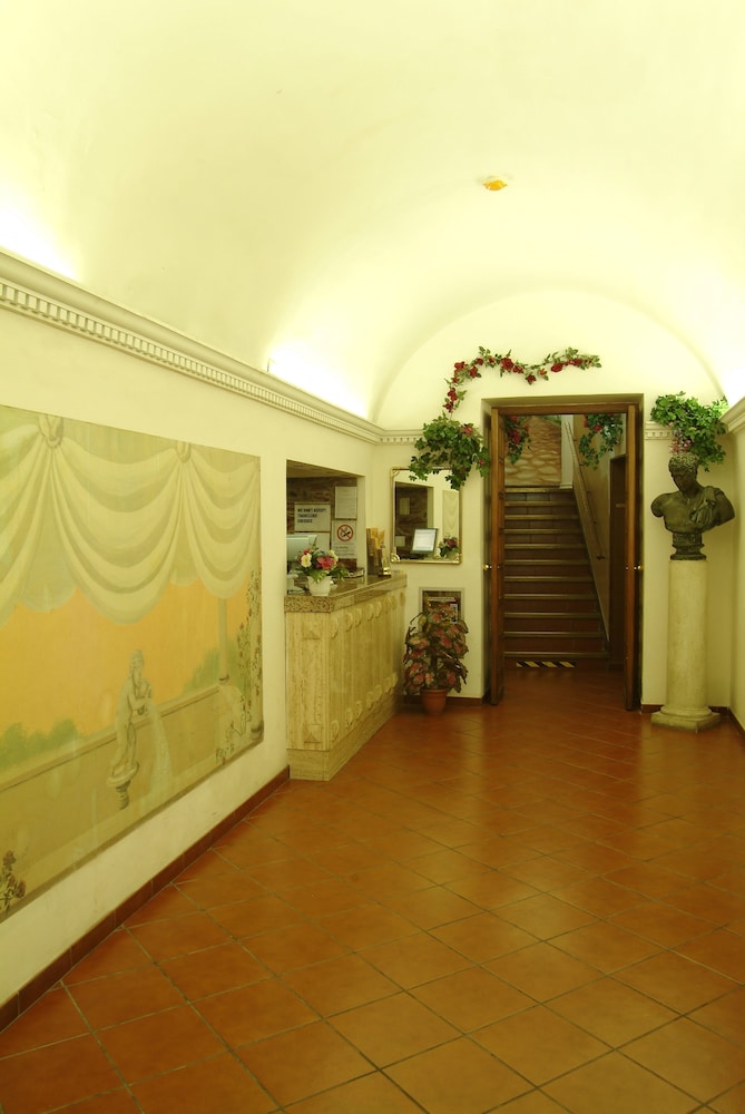 Tirreno Hotel — Hotel building in Rome, Lazio