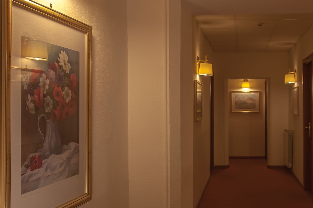 Tirreno Hotel — Hotel building in Rome, Lazio