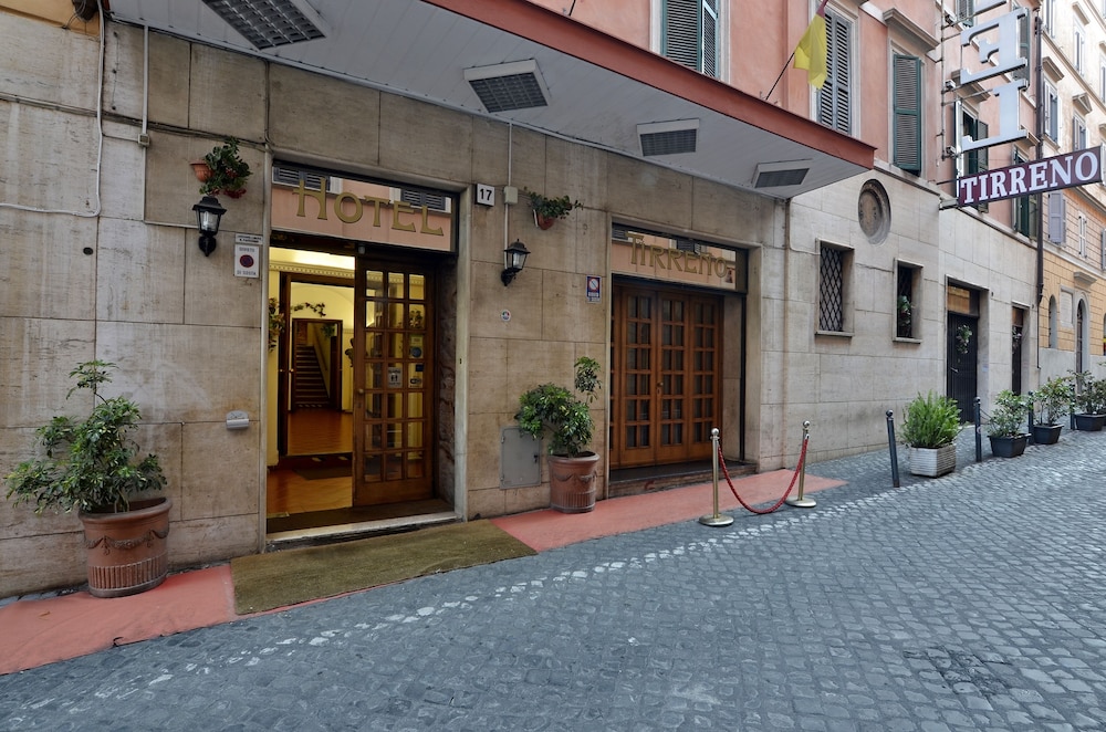 Tirreno Hotel — Hotel building in Rome, Lazio