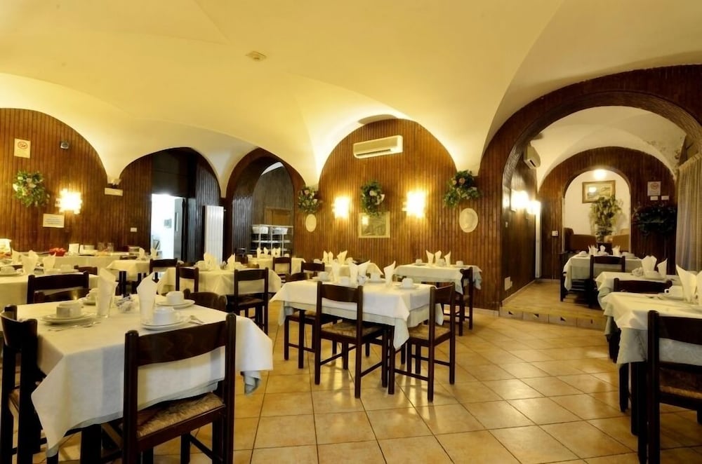 Tirreno Hotel — Restaurant & bars in Rome, Lazio