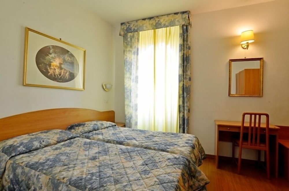 Tirreno Hotel — Hotel rooms in Rome, Lazio