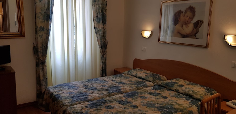 Tirreno Hotel — Hotel rooms in Rome, Lazio