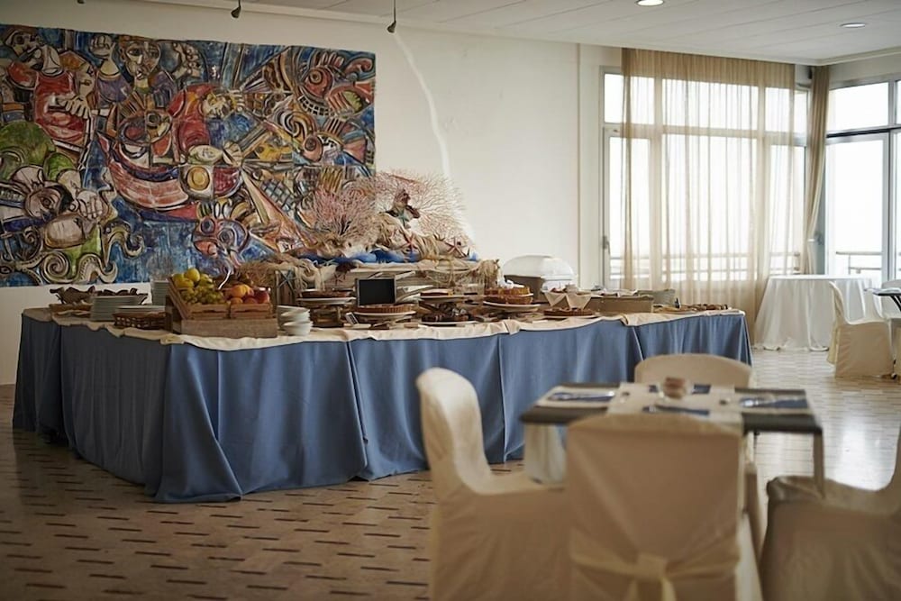 Tirreno Hotel — Restaurant & bars in Rome, Lazio