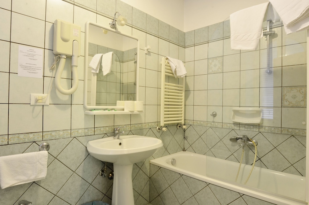 Tirreno Hotel — Hotel rooms in Rome, Lazio