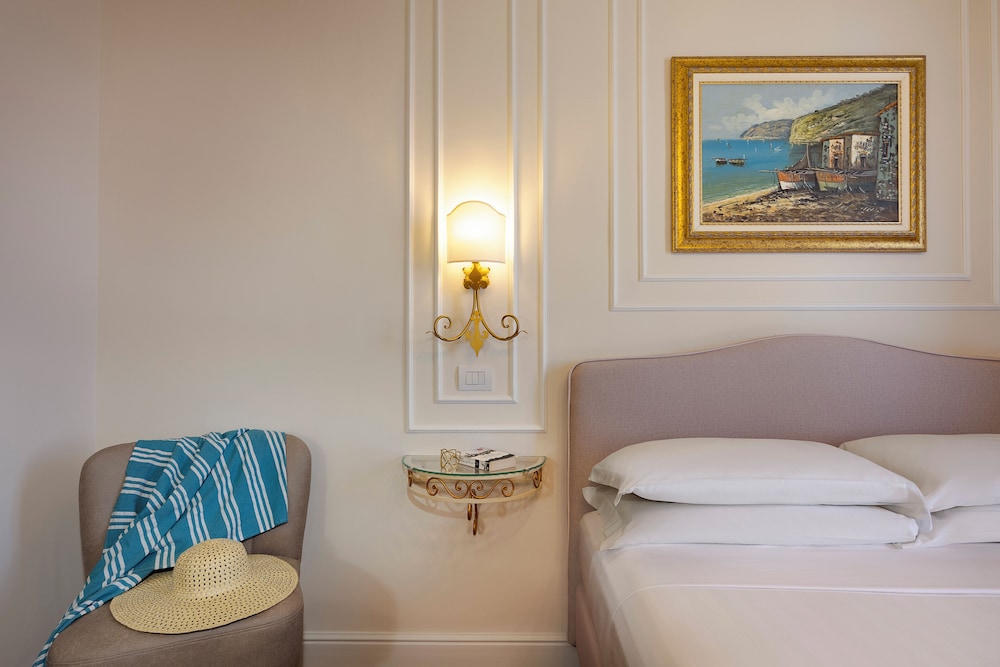 Hotel La Pensione Svizzera — Hotel rooms in Taormina, Sicily