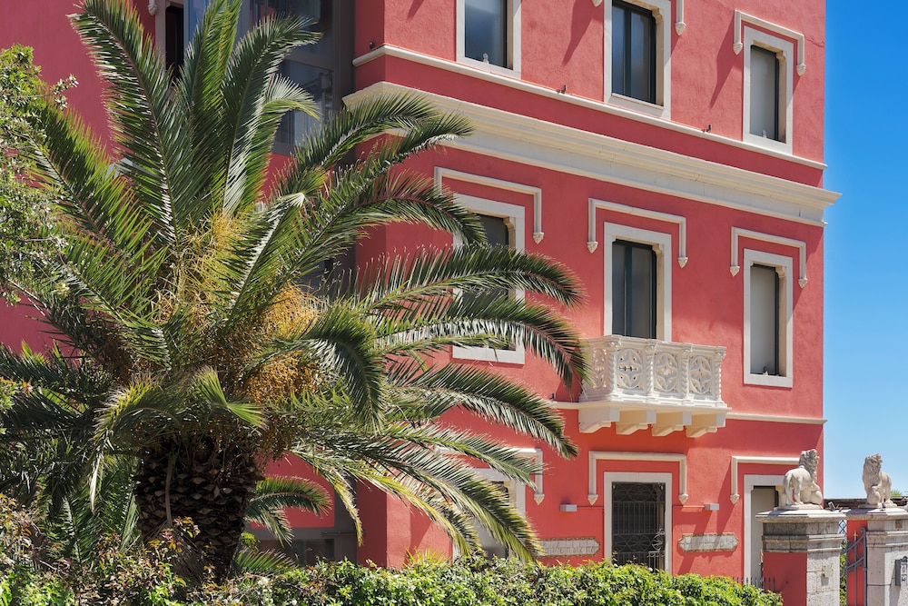 Hotel La Pensione Svizzera — Hotel building in Taormina, Sicily