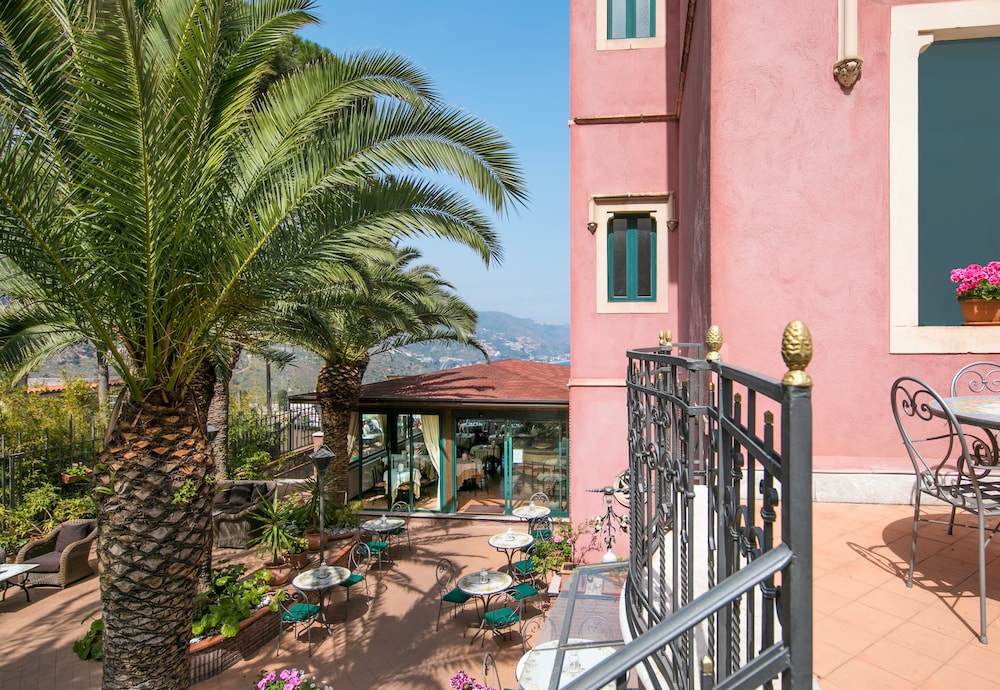 Hotel La Pensione Svizzera — Hotel building in Taormina, Sicily