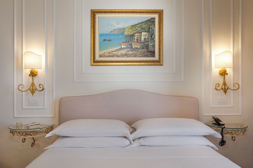 Hotel La Pensione Svizzera — Hotel rooms in Taormina, Sicily
