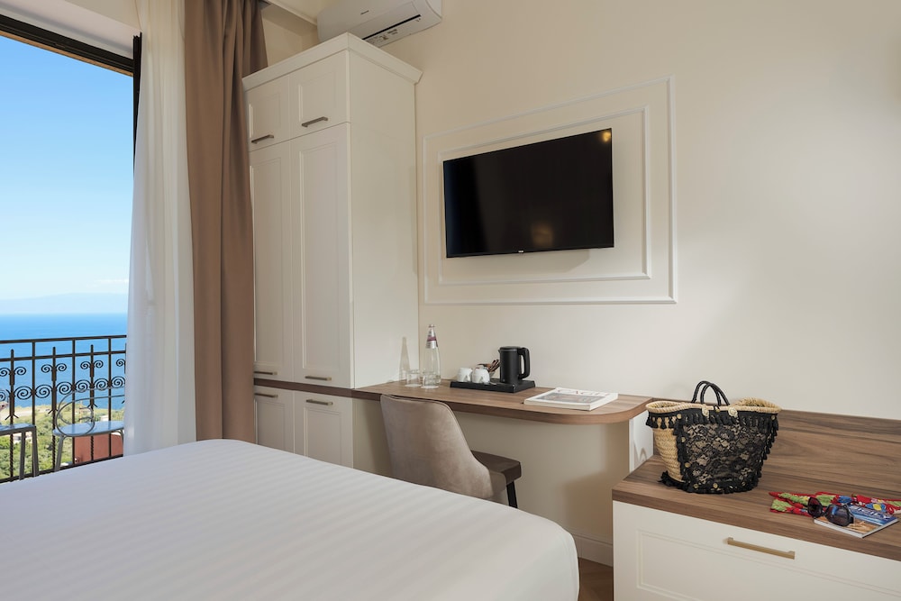 Hotel La Pensione Svizzera — Hotel rooms in Taormina, Sicily