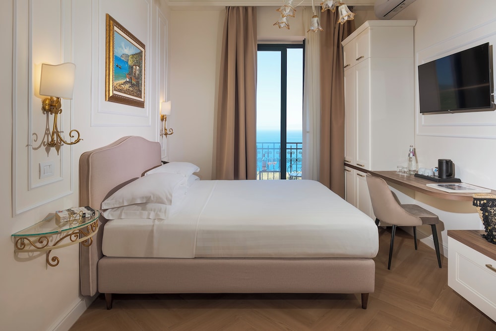 Hotel La Pensione Svizzera — Hotel rooms in Taormina, Sicily