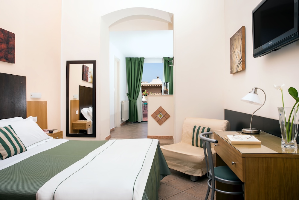 Hotel La Pensione Svizzera — Hotel rooms in Taormina, Sicily