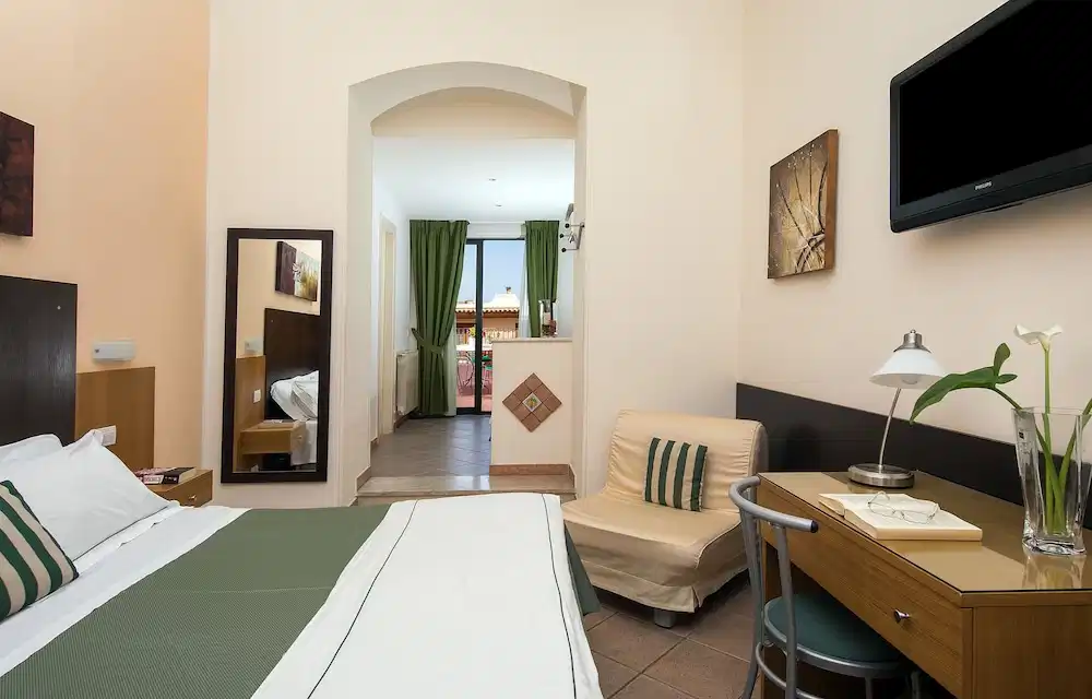 Hotel La Pensione Svizzera — Hotel rooms in Taormina, Sicily
