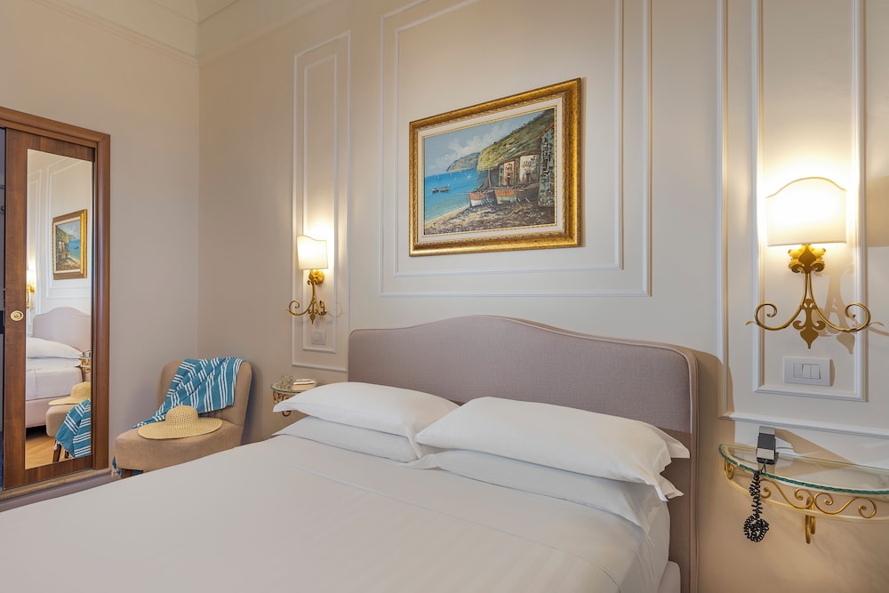 Hotel La Pensione Svizzera — Hotel rooms in Taormina, Sicily