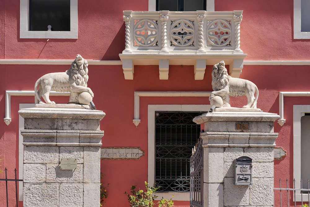 Hotel La Pensione Svizzera — Hotel building in Taormina, Sicily