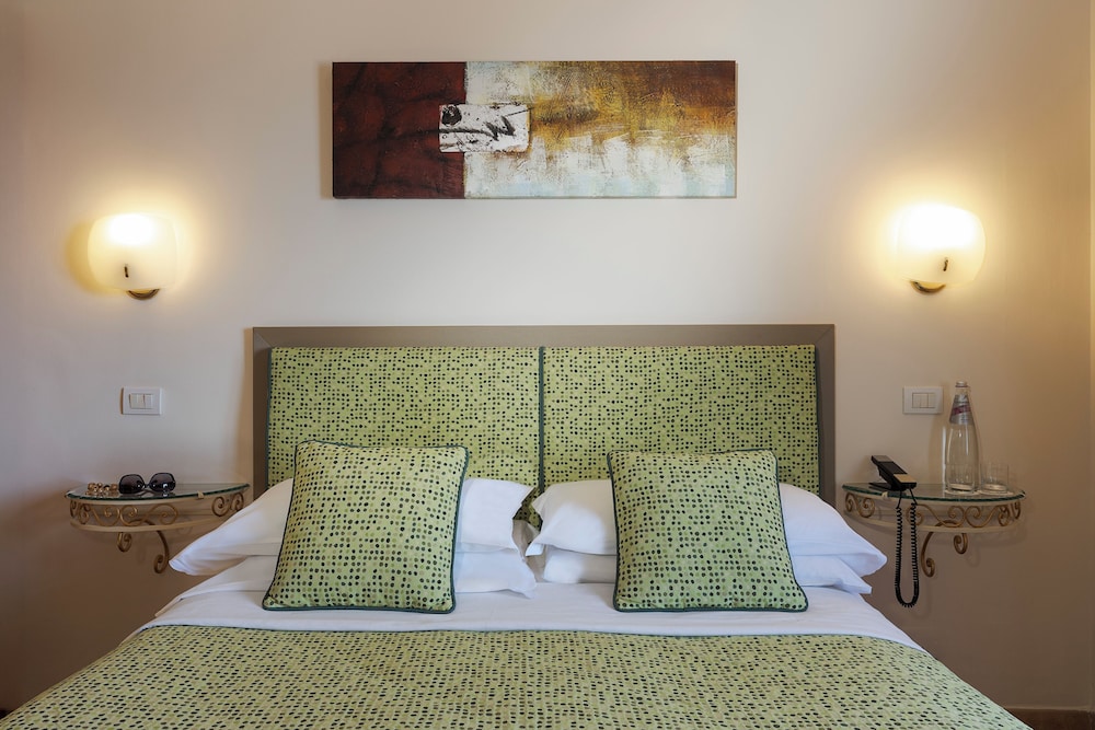 Hotel La Pensione Svizzera — Hotel rooms in Taormina, Sicily