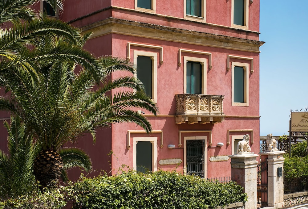 Hotel La Pensione Svizzera — Hotel building in Taormina, Sicily