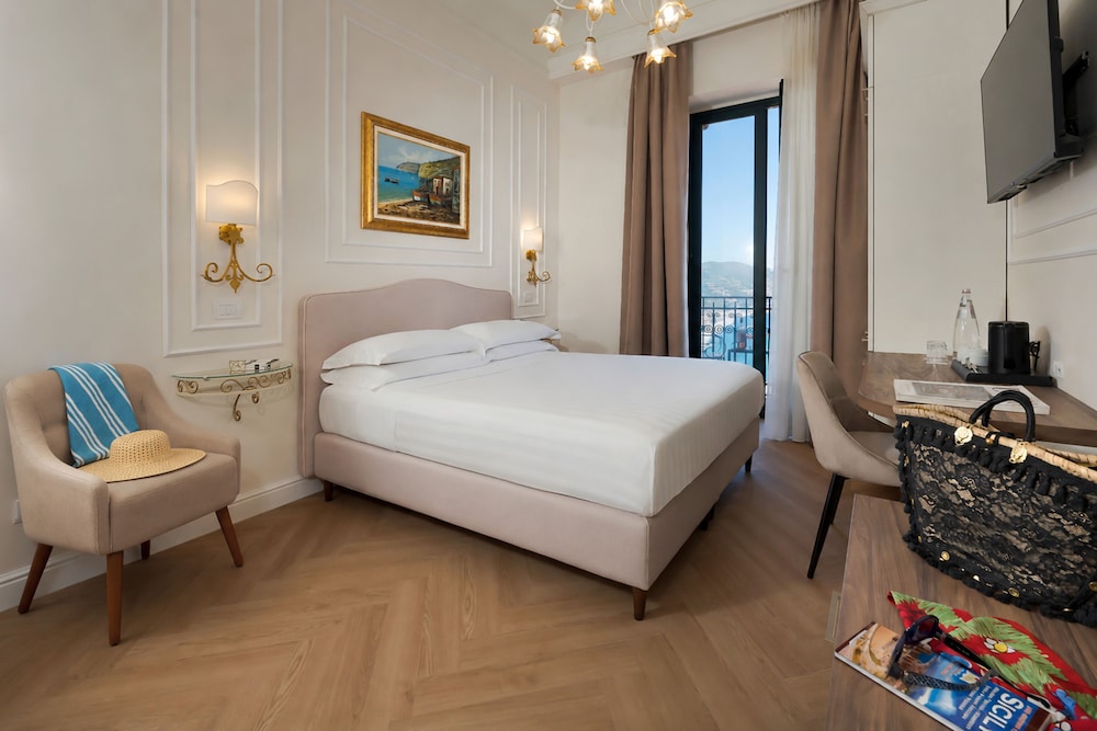 Hotel La Pensione Svizzera — Hotel rooms in Taormina, Sicily