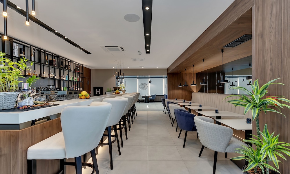 Boutique hotel Noemia — Restaurant & bars in Baška Voda, Split-Dalmatia