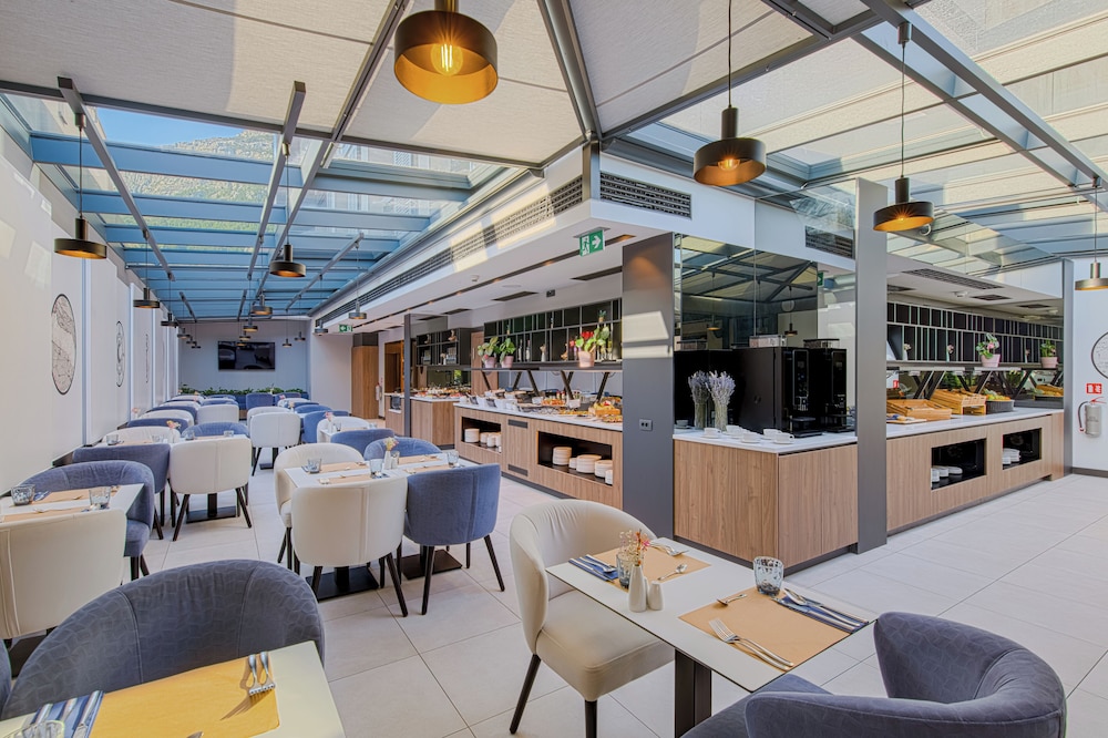 Boutique hotel Noemia — Restaurant & bars in Baška Voda, Split-Dalmatia