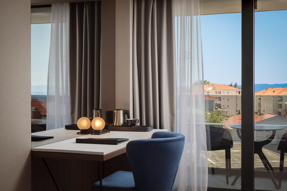 Boutique hotel Noemia — Hotel rooms in Baška Voda, Split-Dalmatia