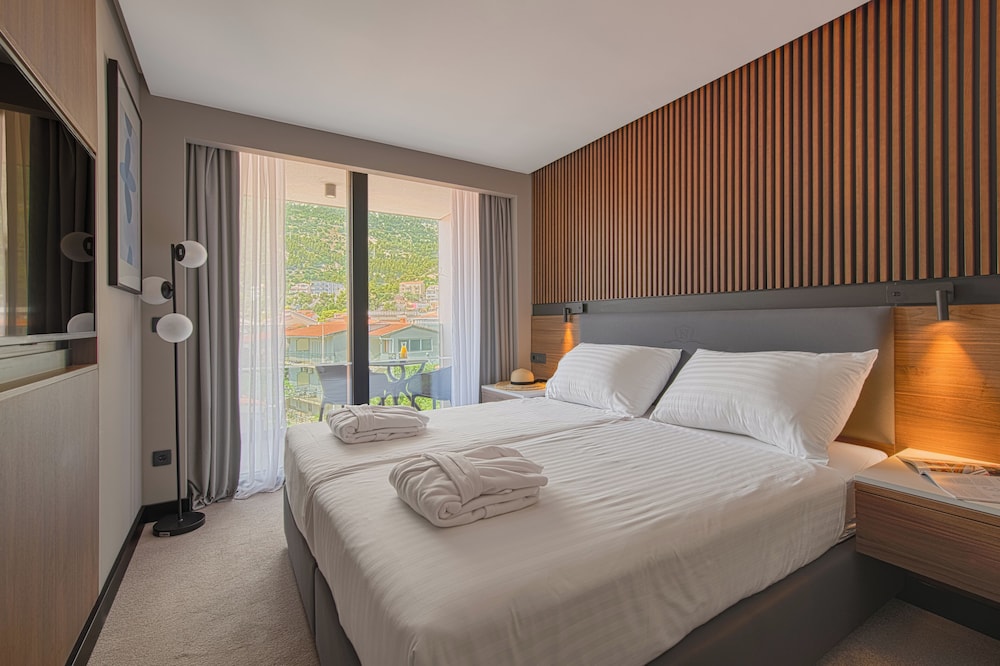 Boutique hotel Noemia — Hotel rooms in Baška Voda, Split-Dalmatia