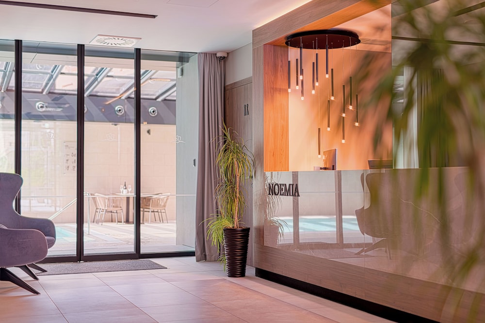 Boutique hotel Noemia — Hotel building in Baška Voda, Split-Dalmatia