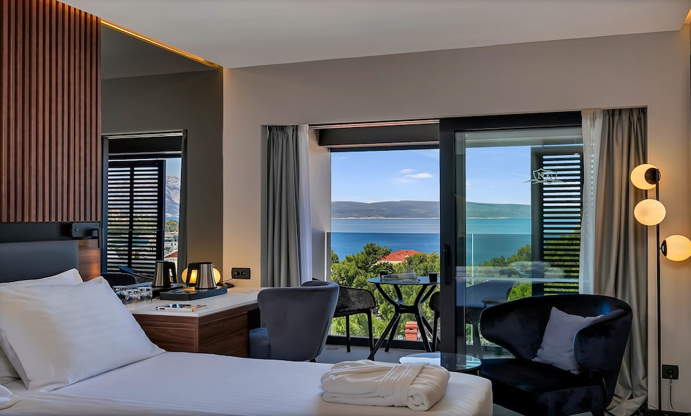 Boutique hotel Noemia — Hotel rooms in Baška Voda, Split-Dalmatia
