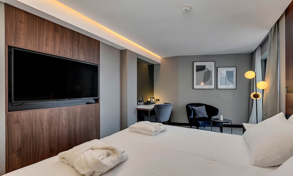 Boutique hotel Noemia — Hotel rooms in Baška Voda, Split-Dalmatia