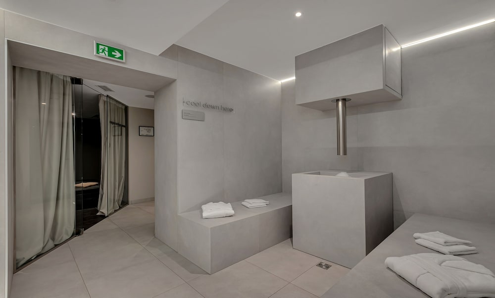 Boutique hotel Noemia — Hotel rooms in Baška Voda, Split-Dalmatia