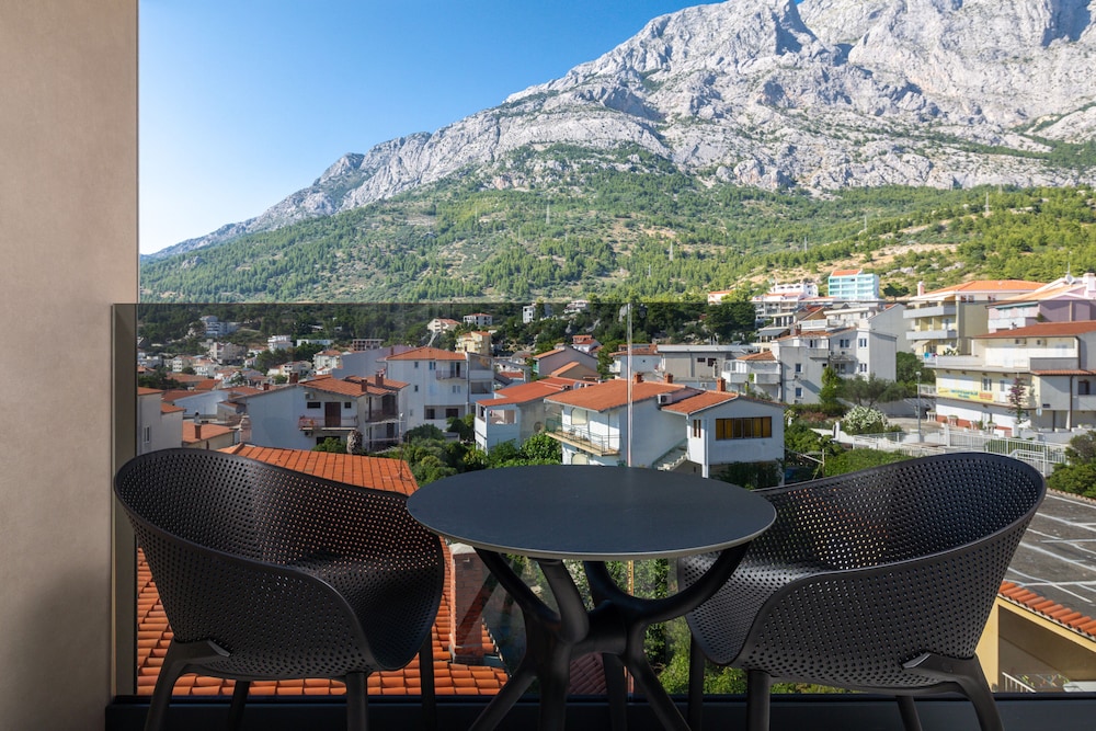 Boutique hotel Noemia — Hotel rooms in Baška Voda, Split-Dalmatia