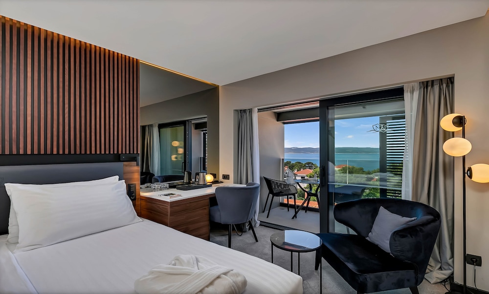 Boutique hotel Noemia — Hotel rooms in Baška Voda, Split-Dalmatia